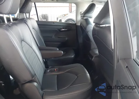 2023 Toyota Highlander Xle z USA, uszkodzony, nr VIN 5TDKDRAH8PS511517